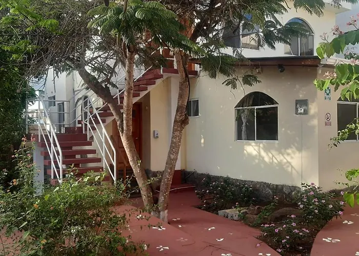 The Finch House (La Casa del Pinzón)